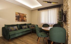 Maxuite Hotel In Home